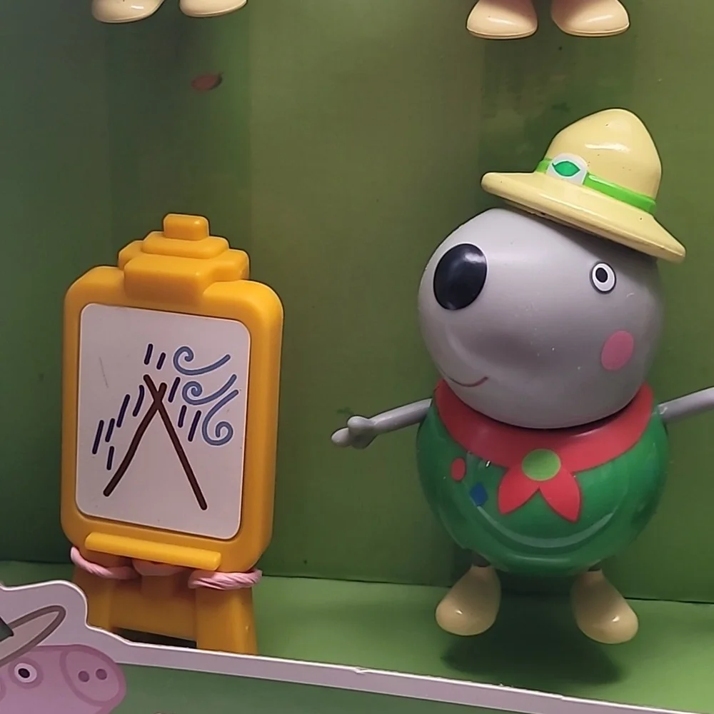 NIB Peppa Pig Peppa's Nature Day Woodland Club Pig Figures New - Picture 4 of 6